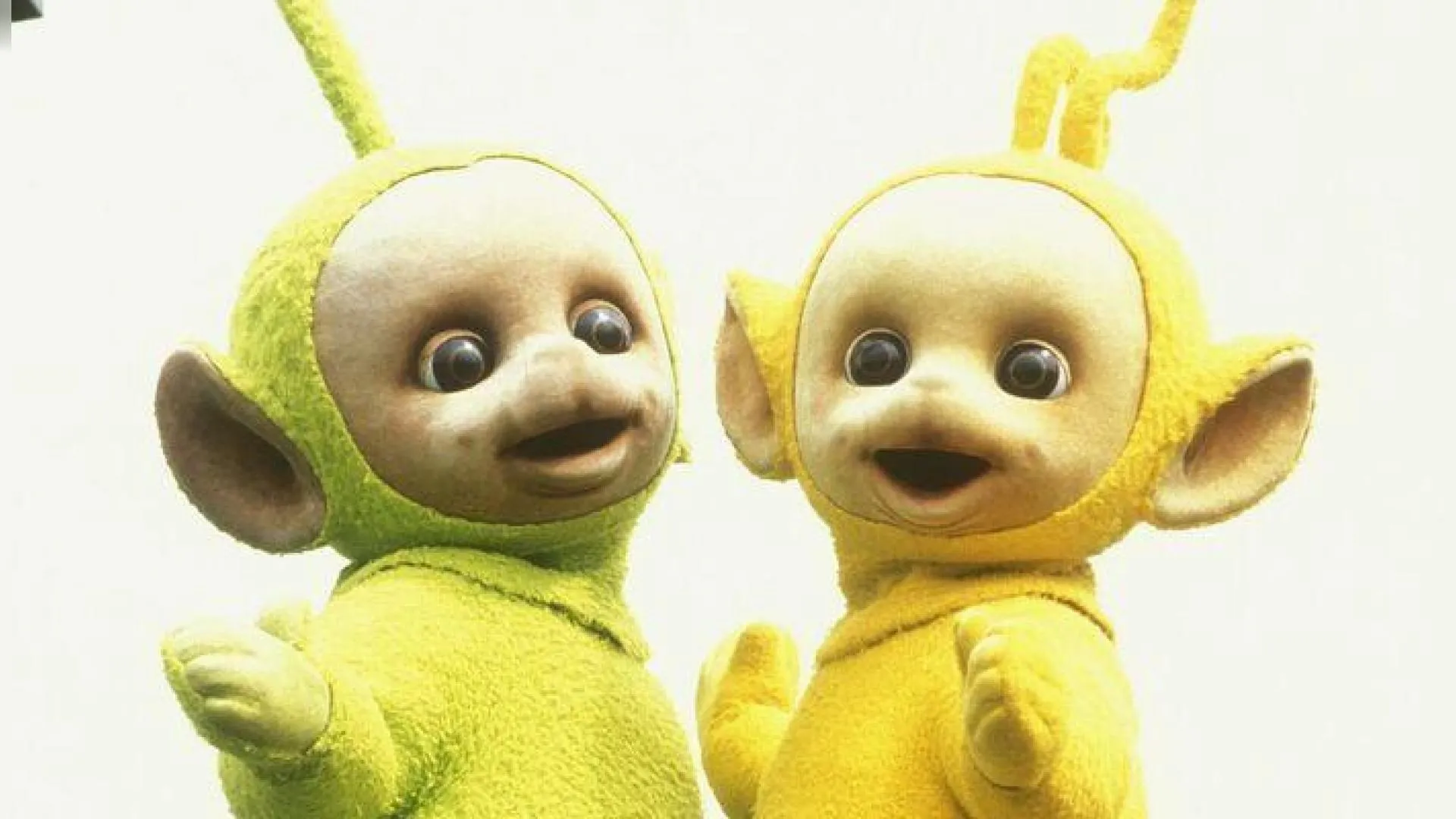 Teletubbies Tubby Phone, call one of the Teletubbies, and they will chat, giggle and sing to you Teletubbies Tubby Phone, call one of the Teletubbies, and they will chat, giggle and sing to you